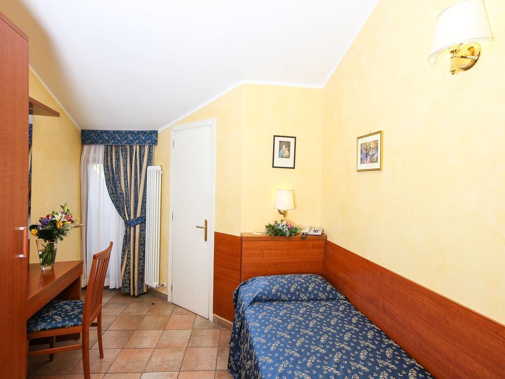 Casa Di Santa Francesca Romana A Ponte Rotto Pokój zdjęcie