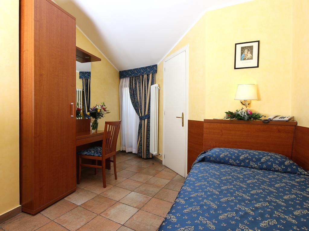 Casa Di Santa Francesca Romana A Ponte Rotto Zewnętrze zdjęcie