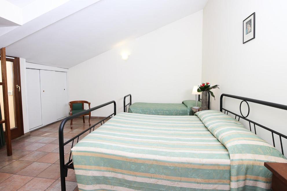 Casa Di Santa Francesca Romana A Ponte Rotto Zewnętrze zdjęcie