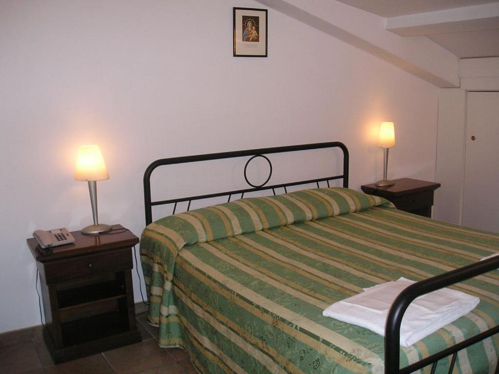 Casa Di Santa Francesca Romana A Ponte Rotto Zewnętrze zdjęcie